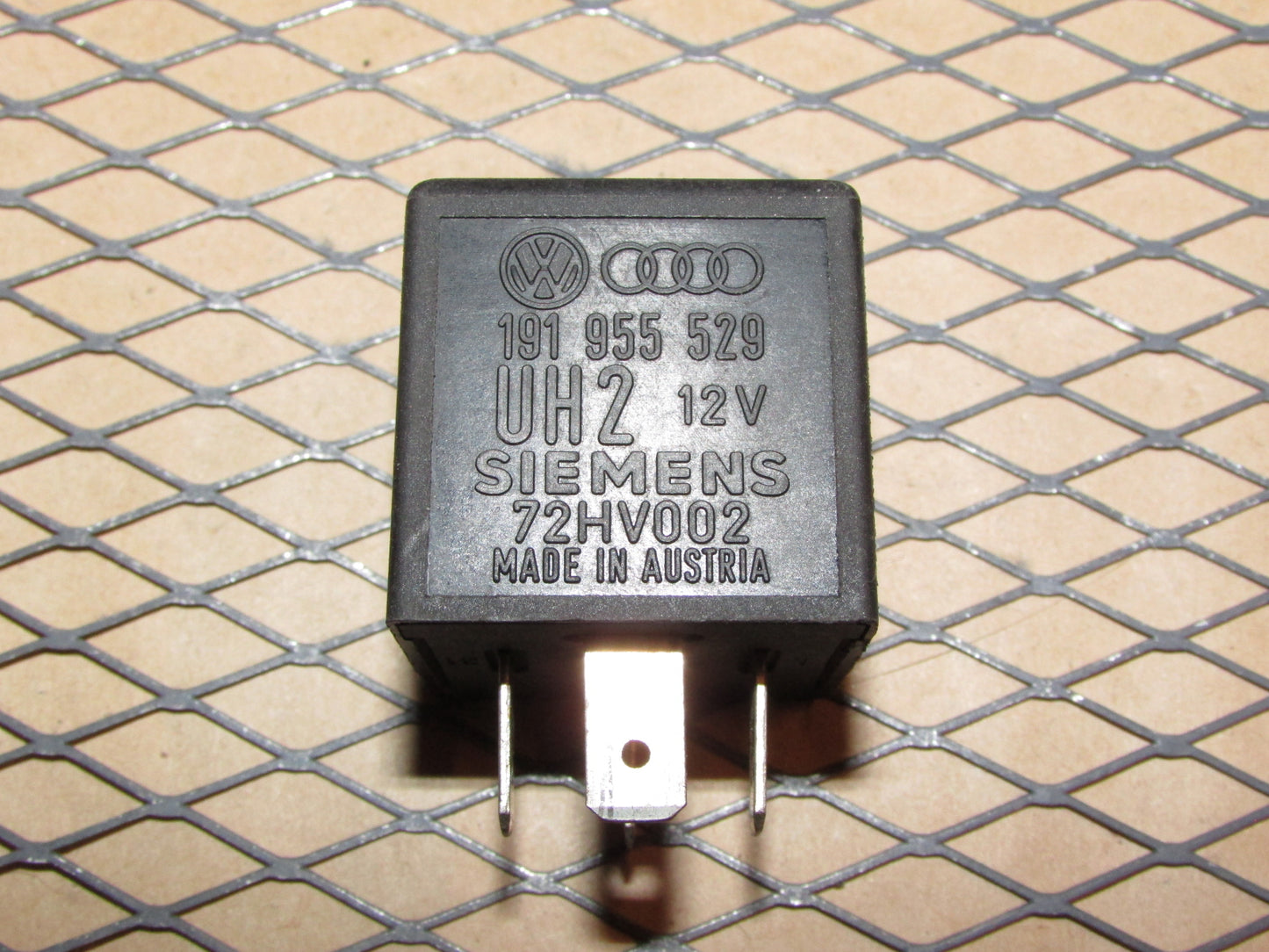 Audi & Volkswagen Relay (72) 191 955 529