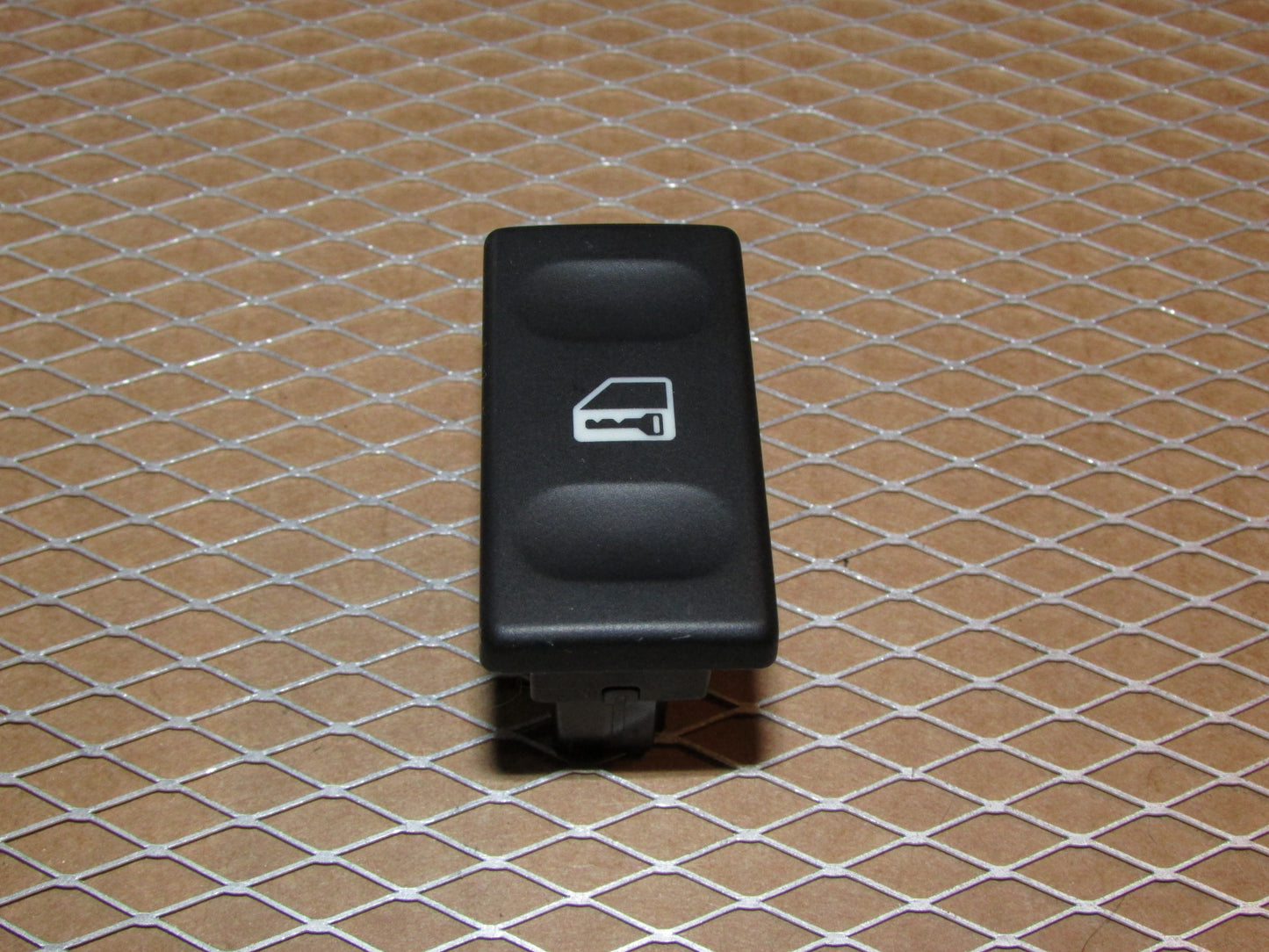 03 04 Land Rover Discovery 2 OEM Dash Power Door Lock Switch