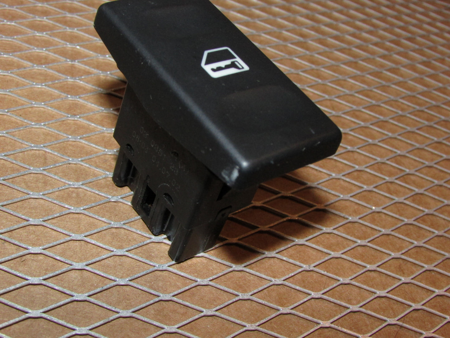 03 04 Land Rover Discovery 2 OEM Dash Power Door Lock Switch