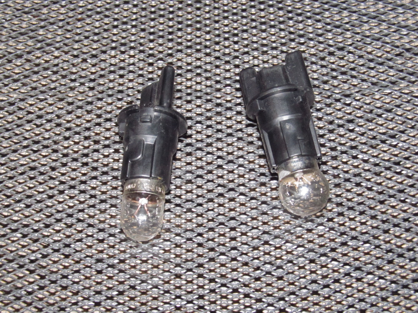 94 95 96 97 Mazda Miata OEM Rear License Plate Light Bulb Socket