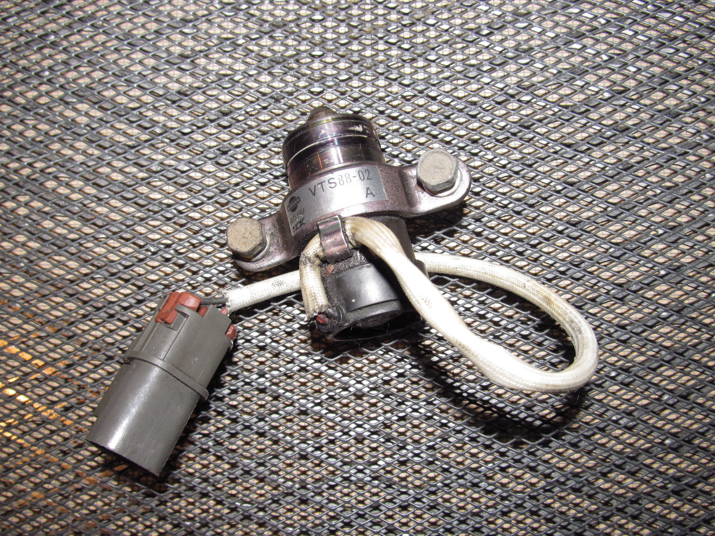 つーしゃくん 90-96 Nissan 300zx OEM Engine Cam Sensor VTC - VTS88-02 – Autopartone