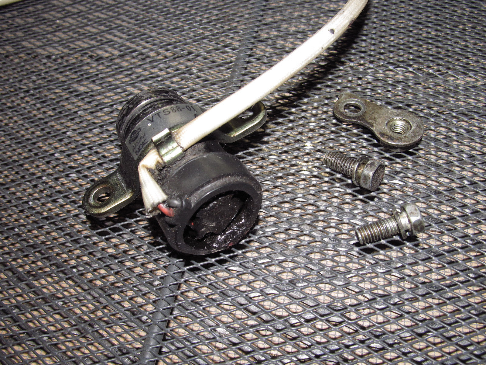 90-96 Nissan 300zx OEM Engine Cam Sensor VTC - VTS88-01