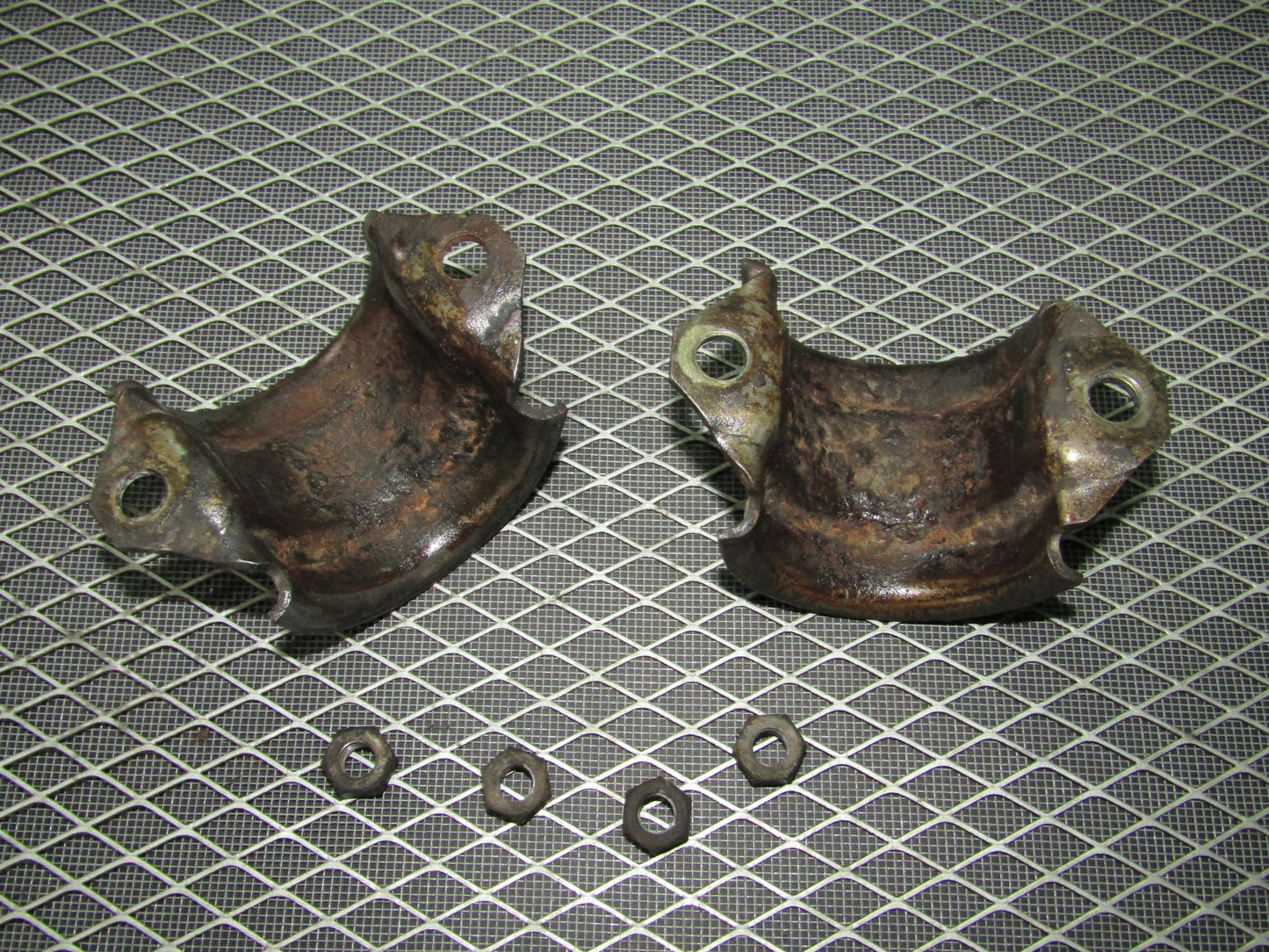 92 93 94 95 BMW 325 OEM Front Stabilizer Mounting Bracket