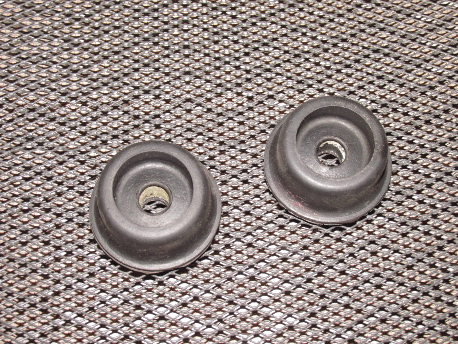 90 91 92 93 94 95 96 Nissan 300zx OEM Radiator Lower Mounting Bushing