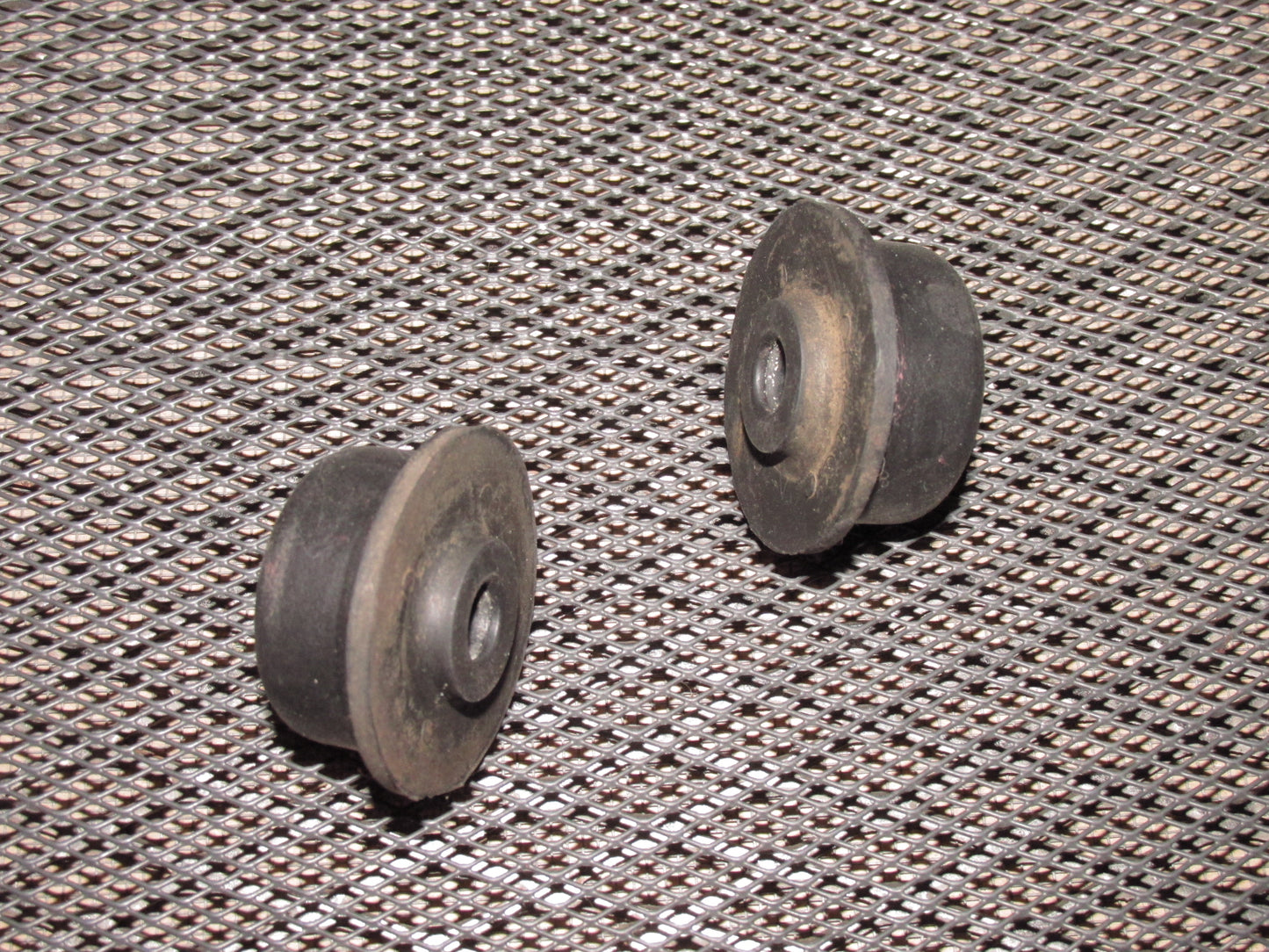 90 91 92 93 94 95 96 Nissan 300zx OEM Radiator Lower Mounting Bushing