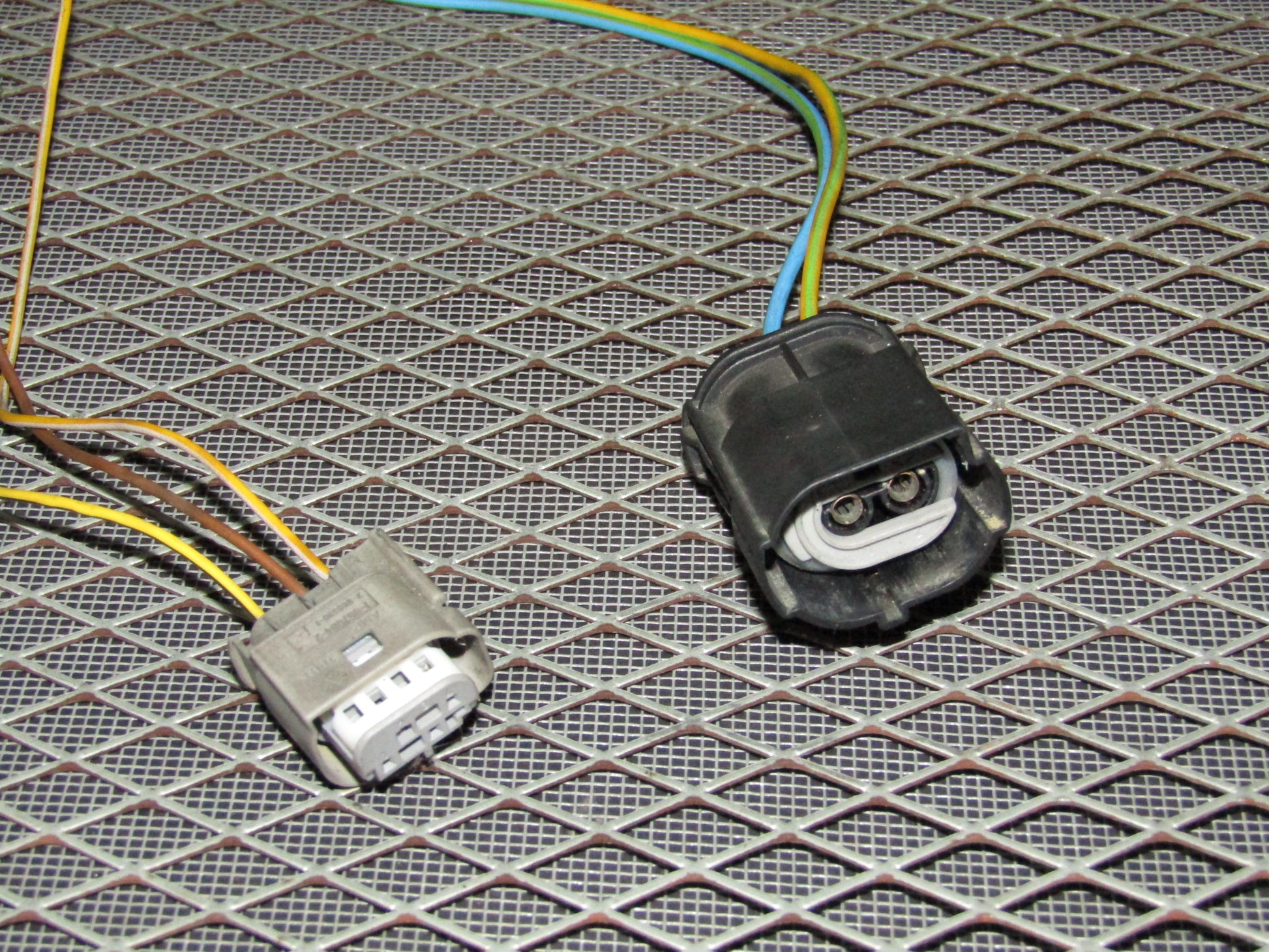 1992-1995 BMW 325 Sedan OEM Window Motor Pigtail Harness - Front Right