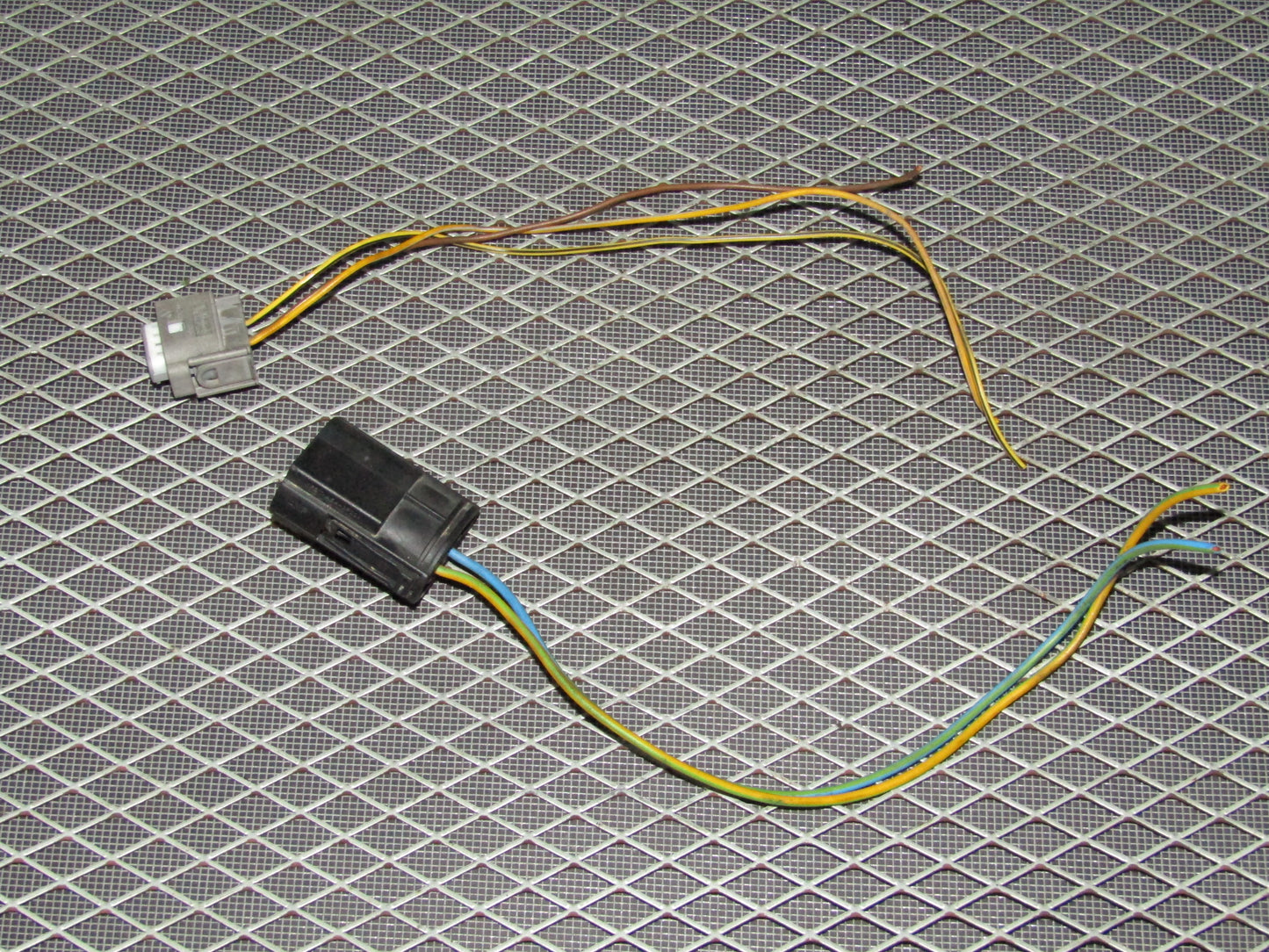 1992-1995 BMW 325 Sedan OEM Window Motor Pigtail Harness - Front Right