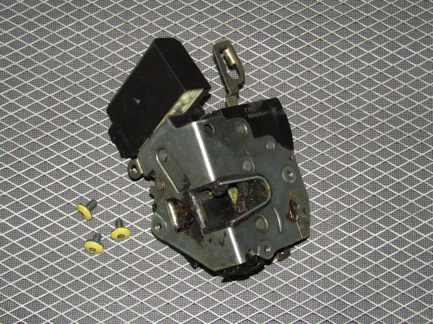 1992-1995 BMW 325 Sedan OEM Door Latch & Actuator - Front Right