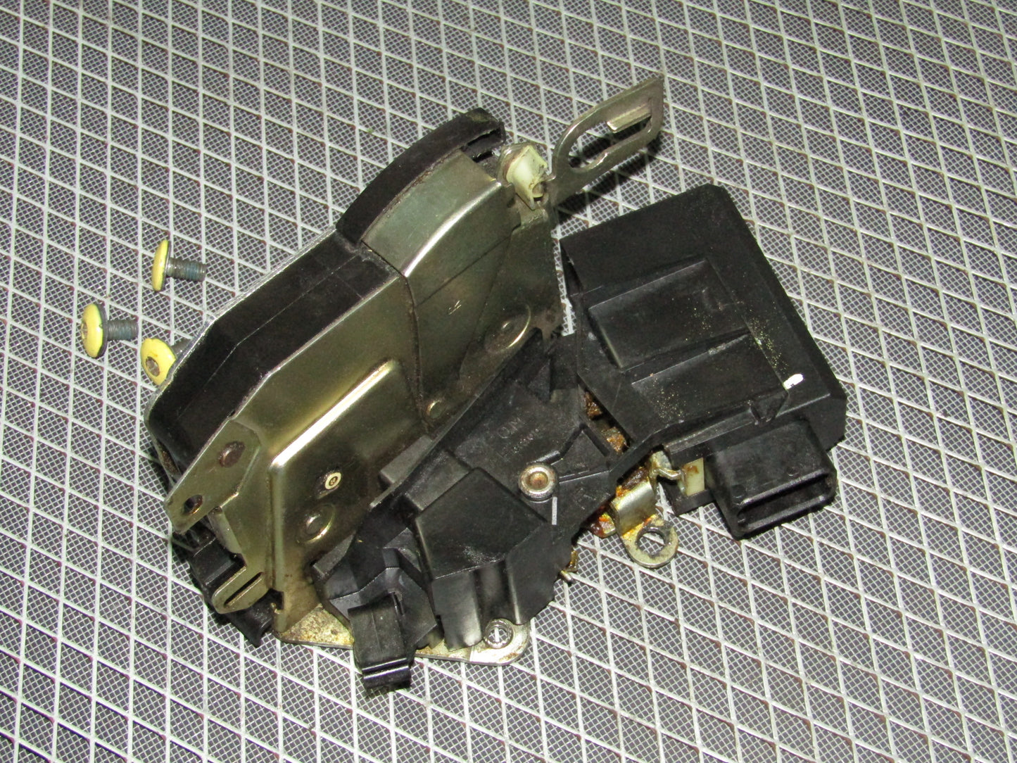 1992-1995 BMW 325 Sedan OEM Door Latch & Actuator - Front Right