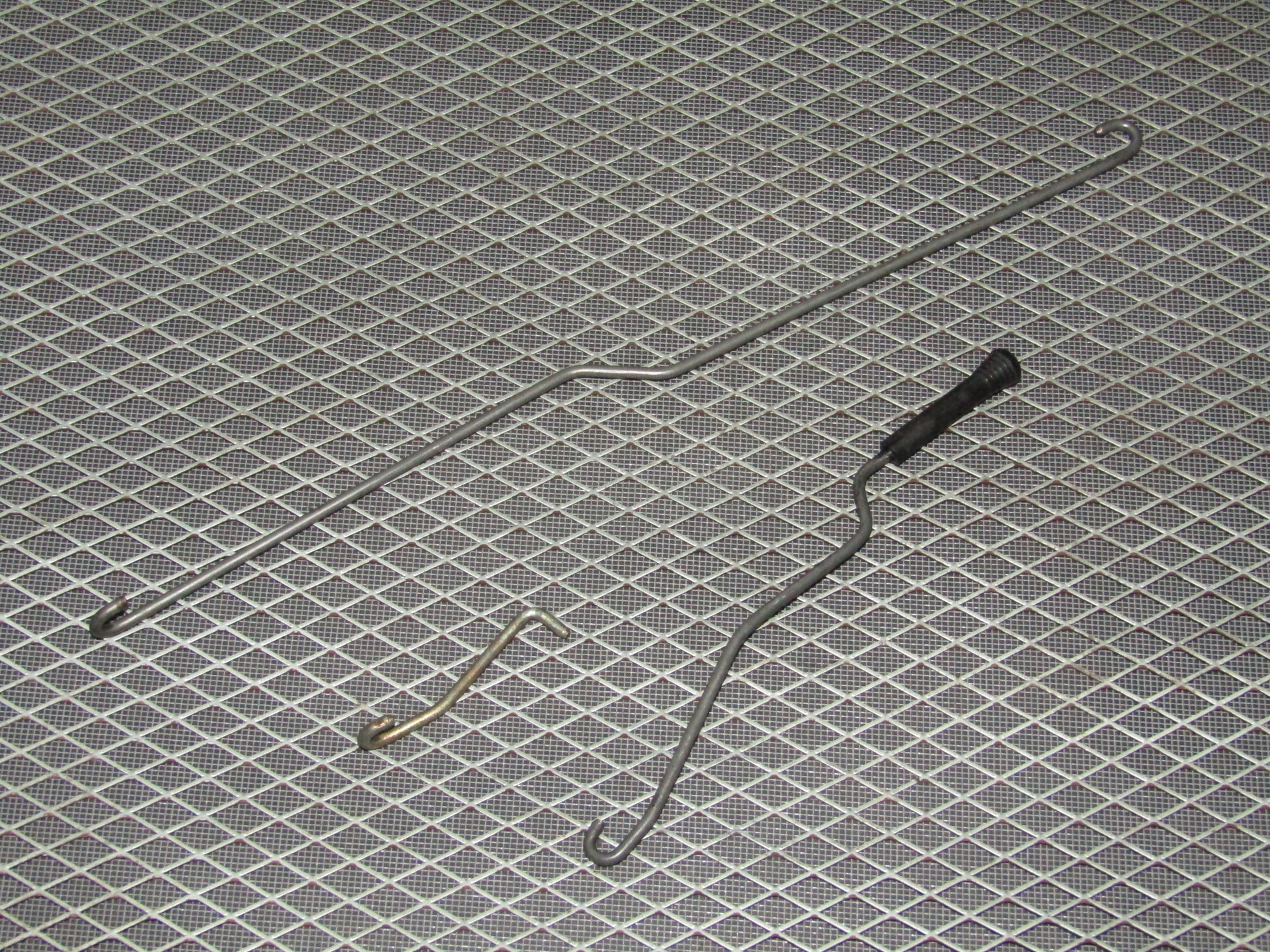 1992-1995 BMW 325 Sedan OEM Door Handle & Lock Linkage - Front Right