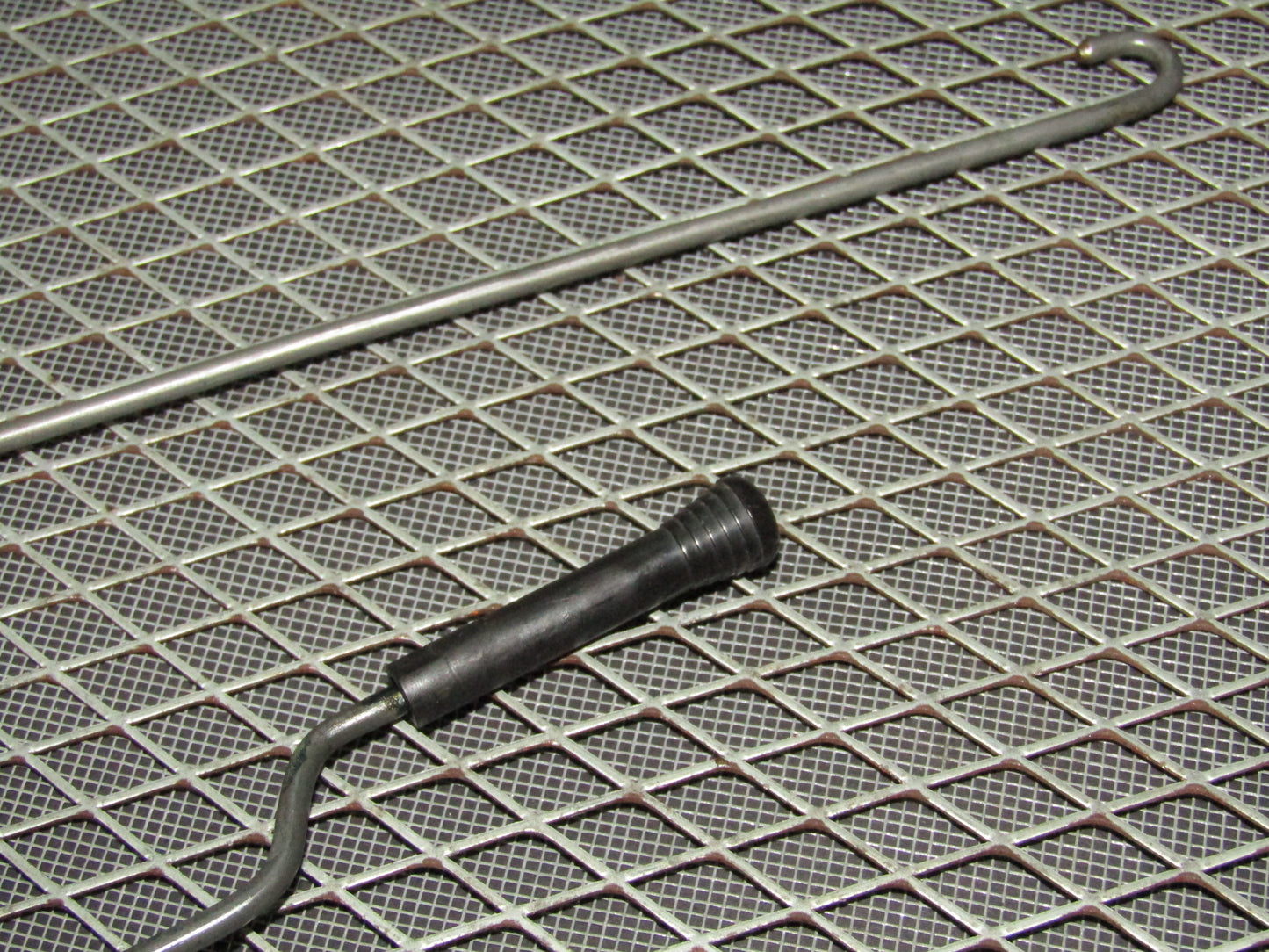 1992-1995 BMW 325 Sedan OEM Door Handle & Lock Linkage - Front Right