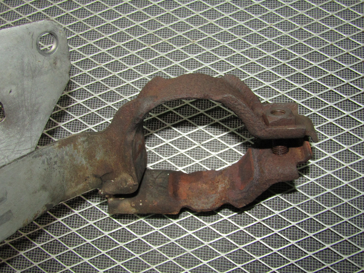 92 93 94 95 BMW 325 OEM Exhaust Muffler Holder Bracket