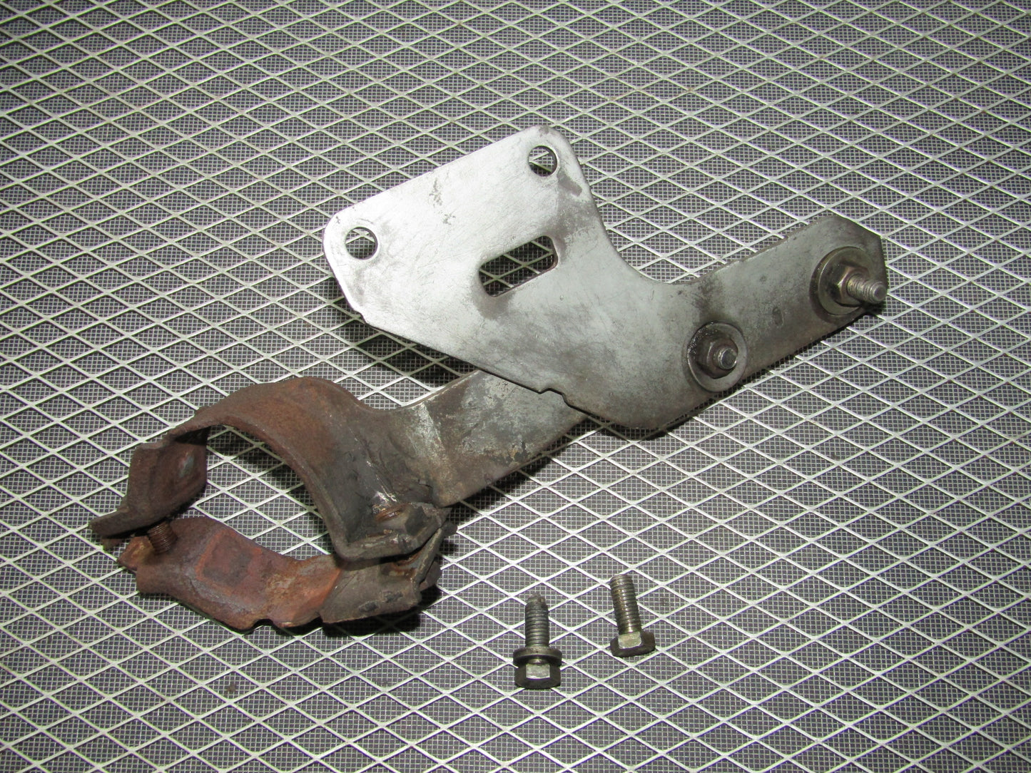 92 93 94 95 BMW 325 OEM Exhaust Muffler Holder Bracket
