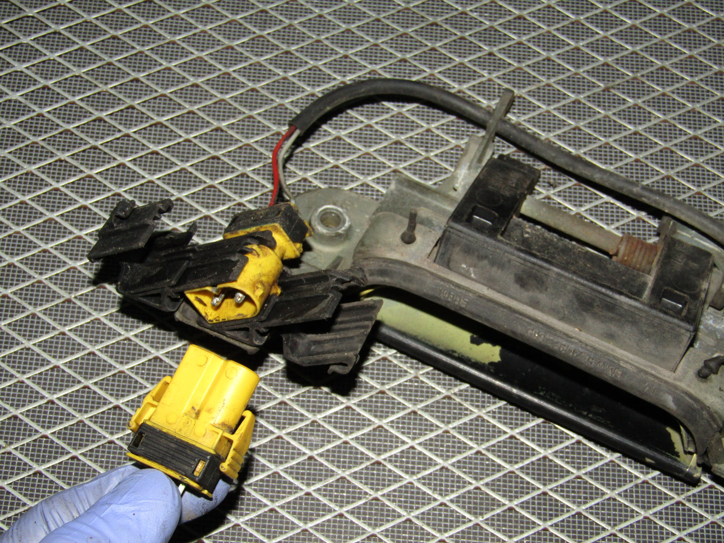 1992-1995 BMW 325 Sedan OEM Exterior Door Handle Pigtail Harness - Front Right