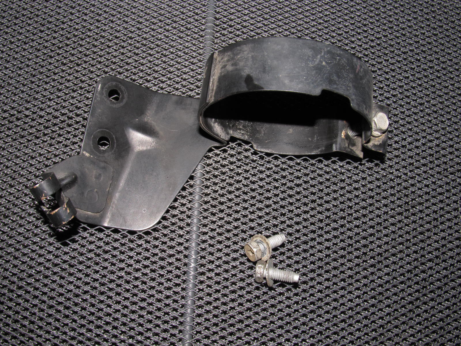 90 91 92 93 94 95 96 Nissan 300zx OEM Fuel Filter Bracket