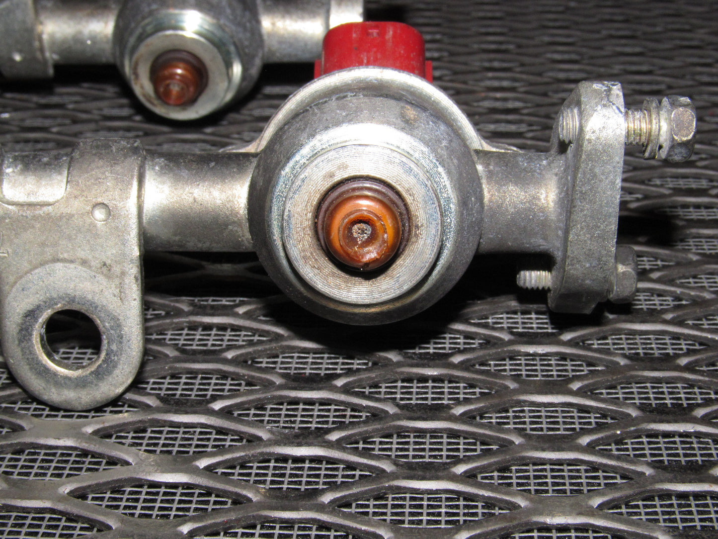 Subaru 2.5L OEM Fuel Rail & Injector