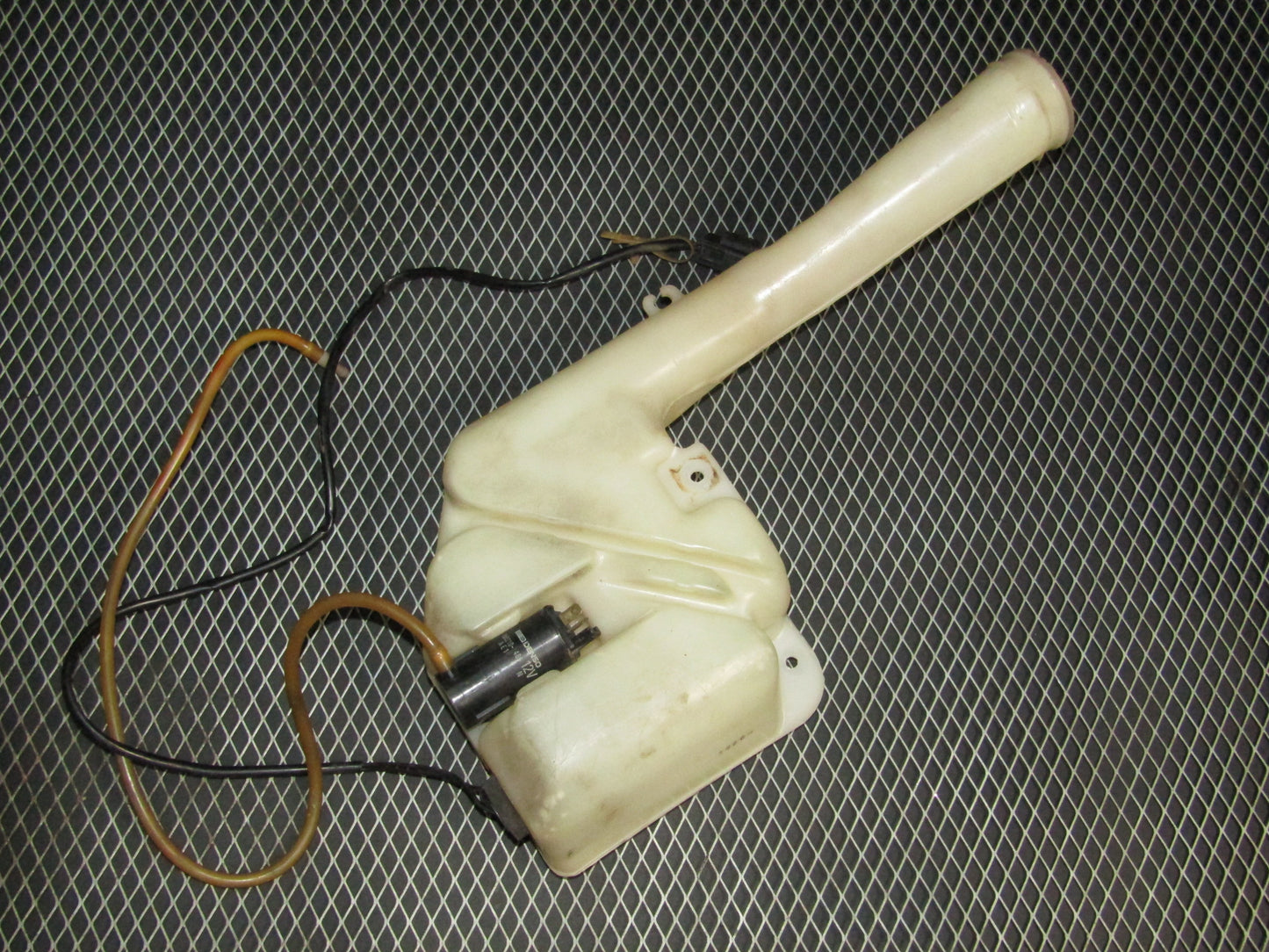 94 95 96 97 Mitsubishi 3000GT NA OEM Front Wiper Reservoir Tank & Pump