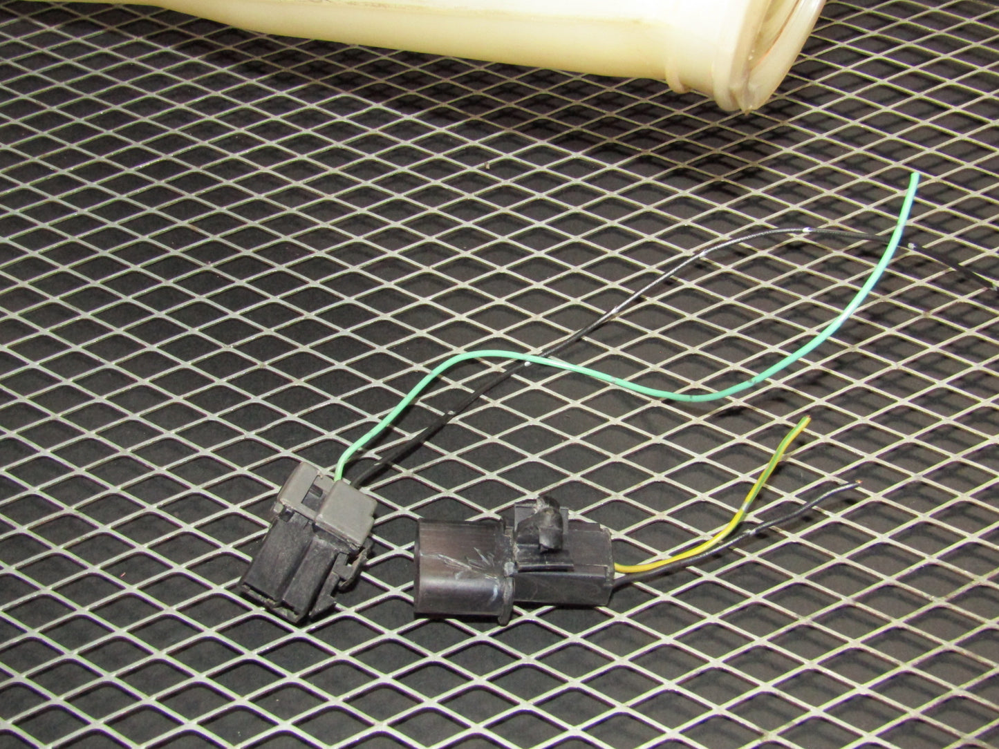 94 95 96 97 Mitsubishi 3000GT NA OEM Front Wiper Reservoir Tank Pigtail Harness