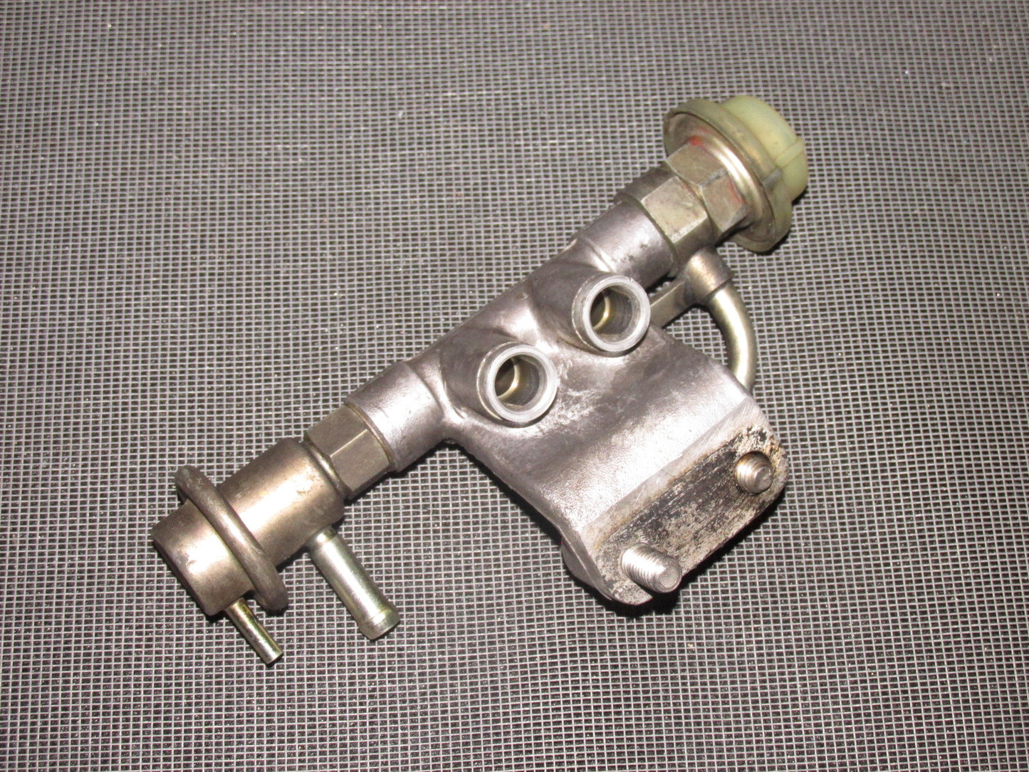 84 85 Mazda RX7 OEM 13B Fuel Rail Assembly
