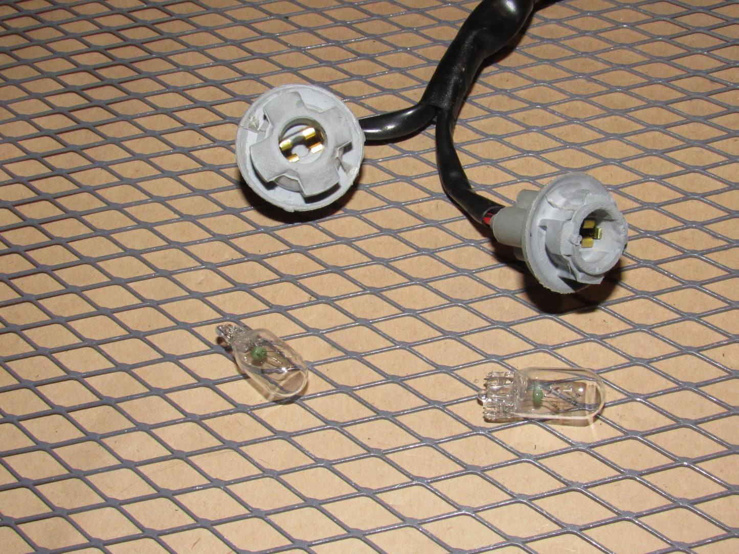 84 85 Honda Civic OEM Front Corner Turn Signal Light Lamp Bulb Socket Harness - Left