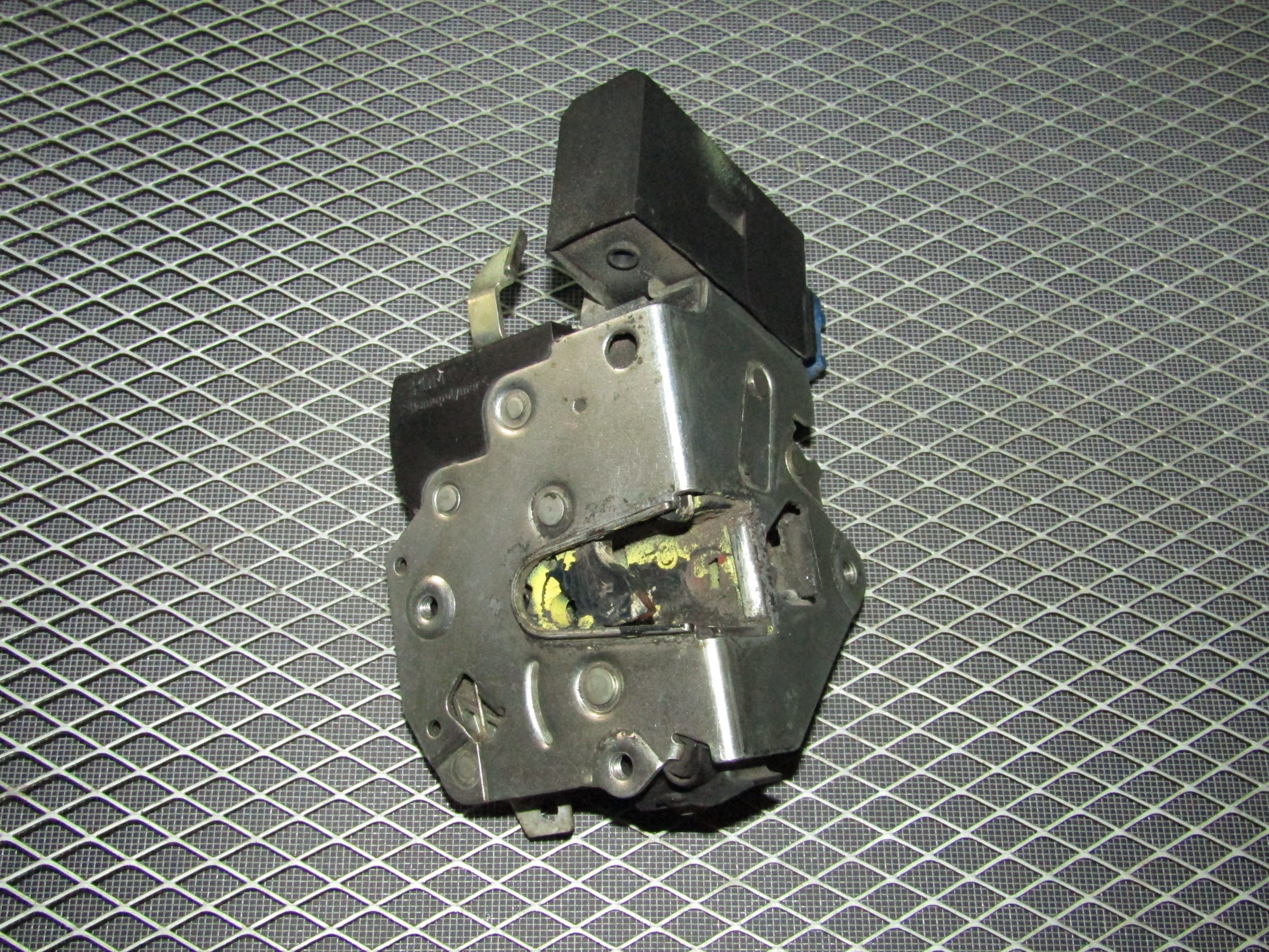 1992-1995 BMW 325 Sedan OEM Door Latch & Actuator - Rear Left