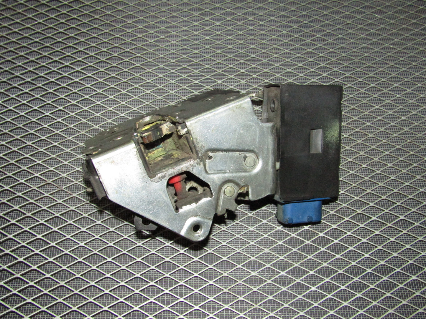 1992-1995 BMW 325 Sedan OEM Door Latch & Actuator - Rear Left