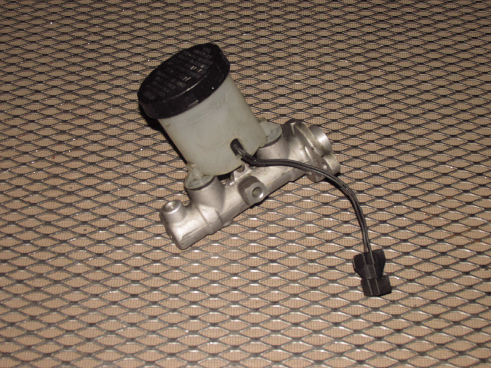 94 95 96 97 Mazda Miata OEM Master Brake Cylinder