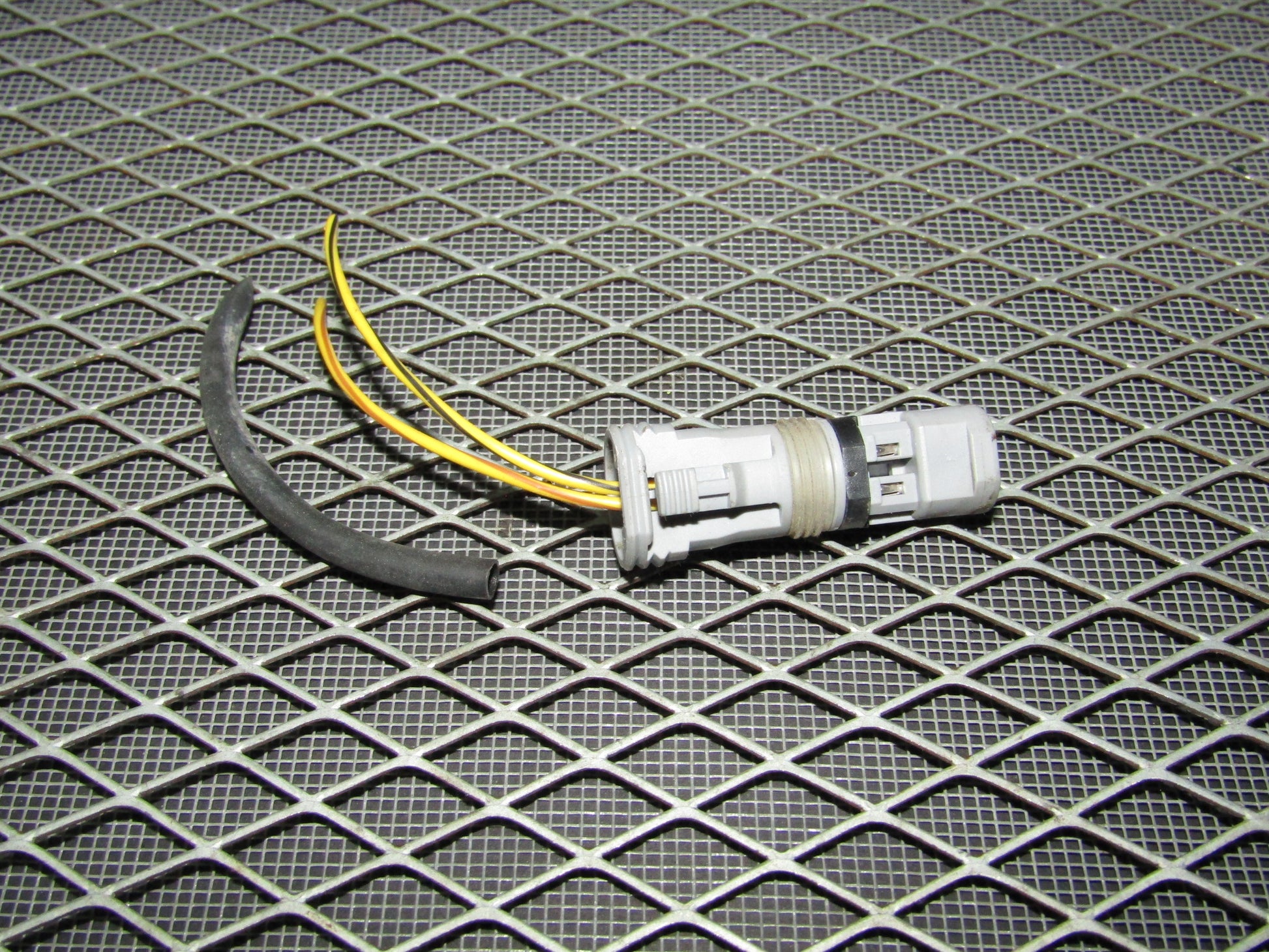 92 93 94 95 BMW 325 OEM Rear Brake ABS Sensor Pigtail Harness - Right