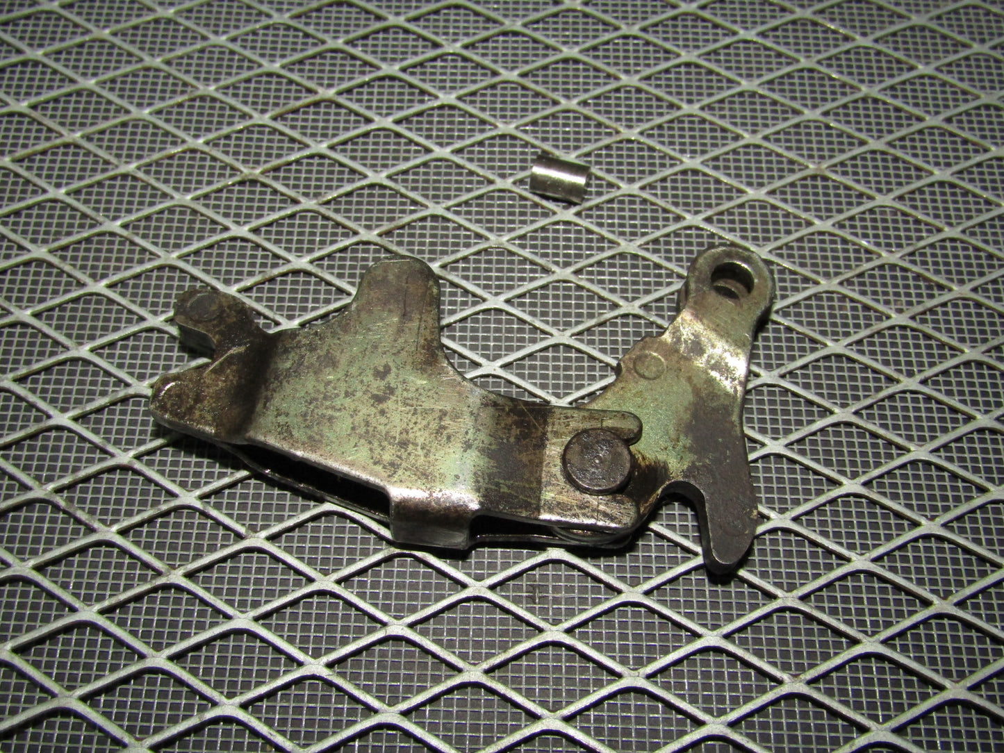 92 93 94 95 BMW 325 OEM Parking Brake Tensioner Holder Bracket - Rear Left