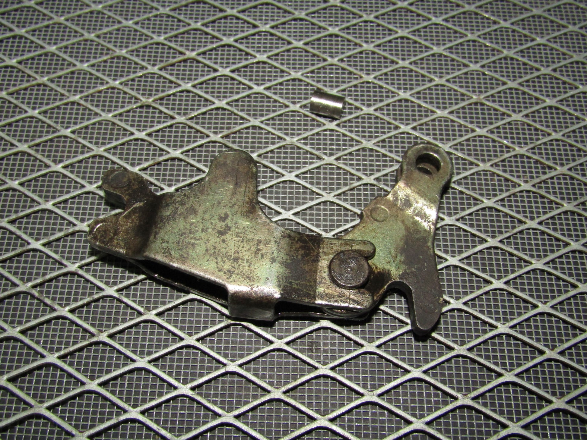 92 93 94 95 BMW 325 OEM Parking Brake Tensioner Holder Bracket - Rear Left