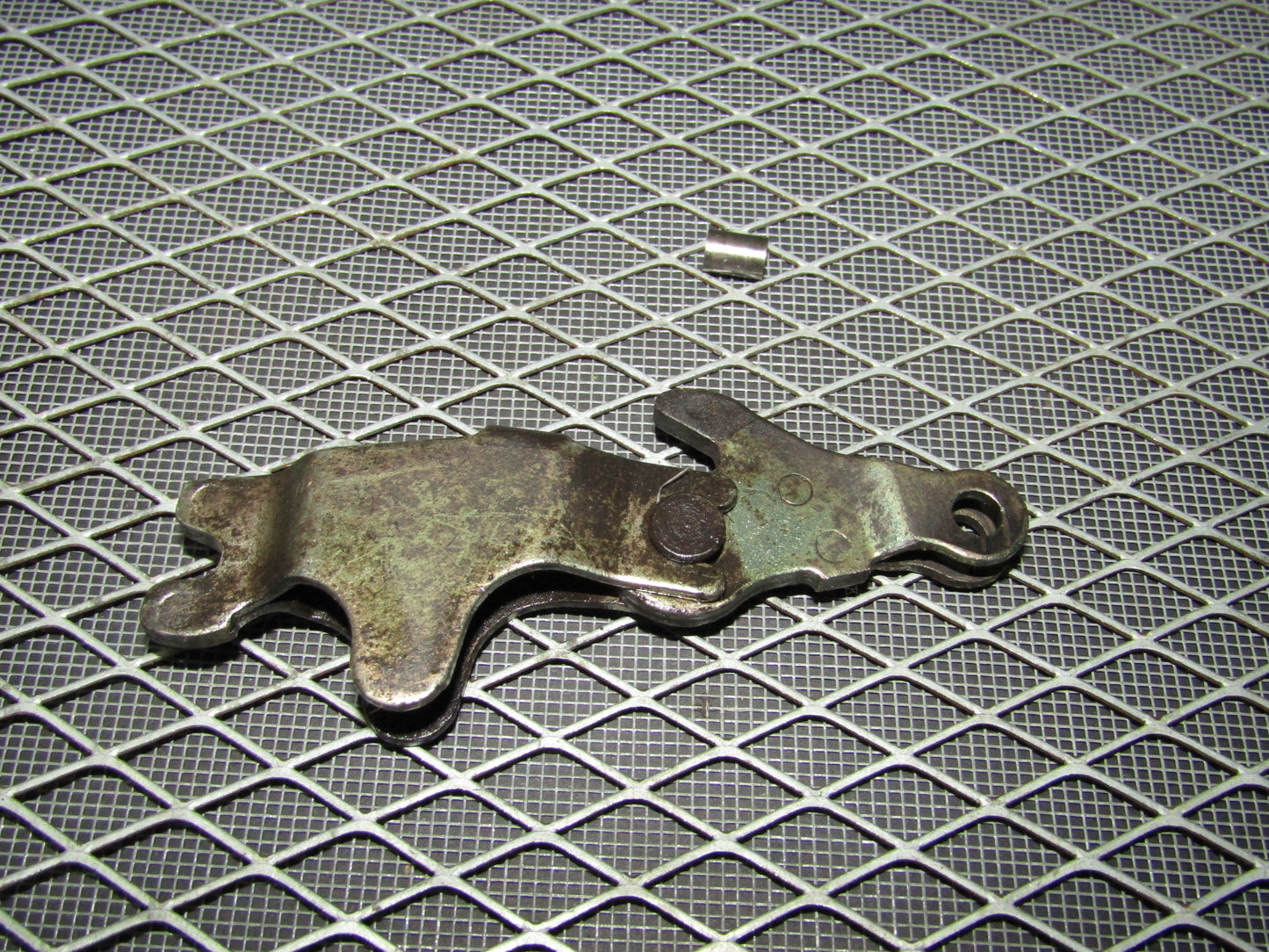 92 93 94 95 BMW 325 OEM Parking Brake Tensioner Holder Bracket - Rear Left