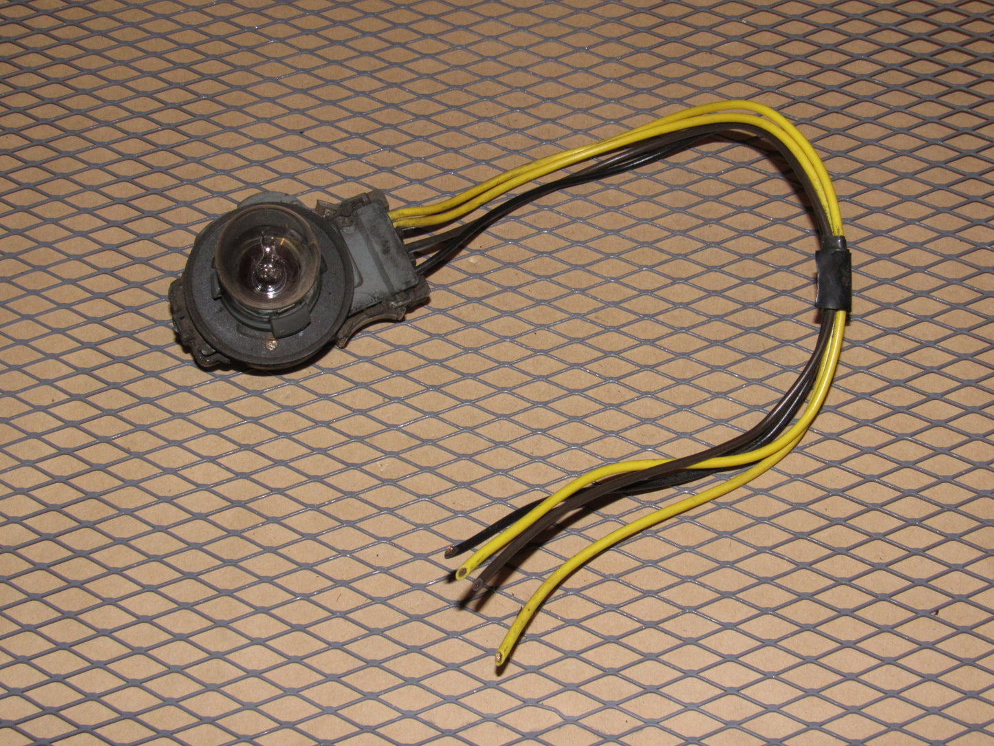 84 85 86 87 88 89 90 Chevrolet Corvette OEM Outer Tail Light Lamp Bulb Socket - Right