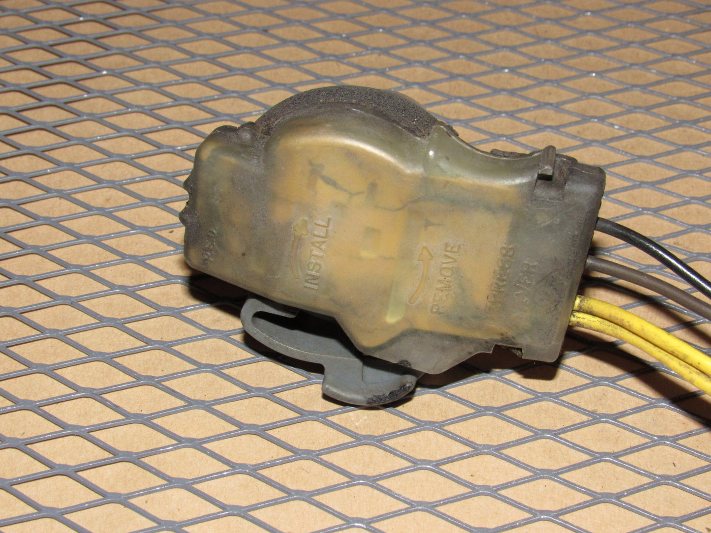 84 85 86 87 88 89 90 Chevrolet Corvette OEM Outer Tail Light Lamp Bulb Socket - Right