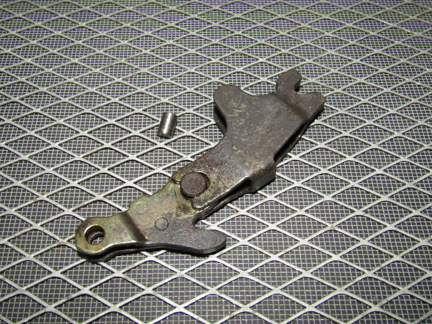 92 93 94 95 BMW 325 OEM Parking Brake Tensioner Holder Bracket - Rear Right