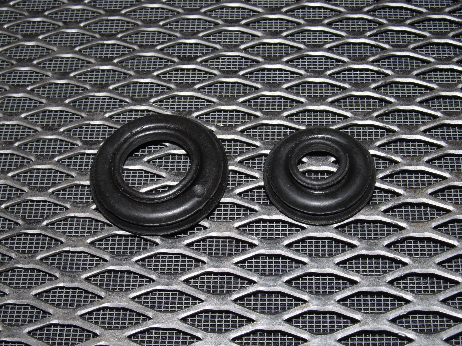 99 00 Mazda Miata OEM A/C Evaporator Core Firewall Grommet