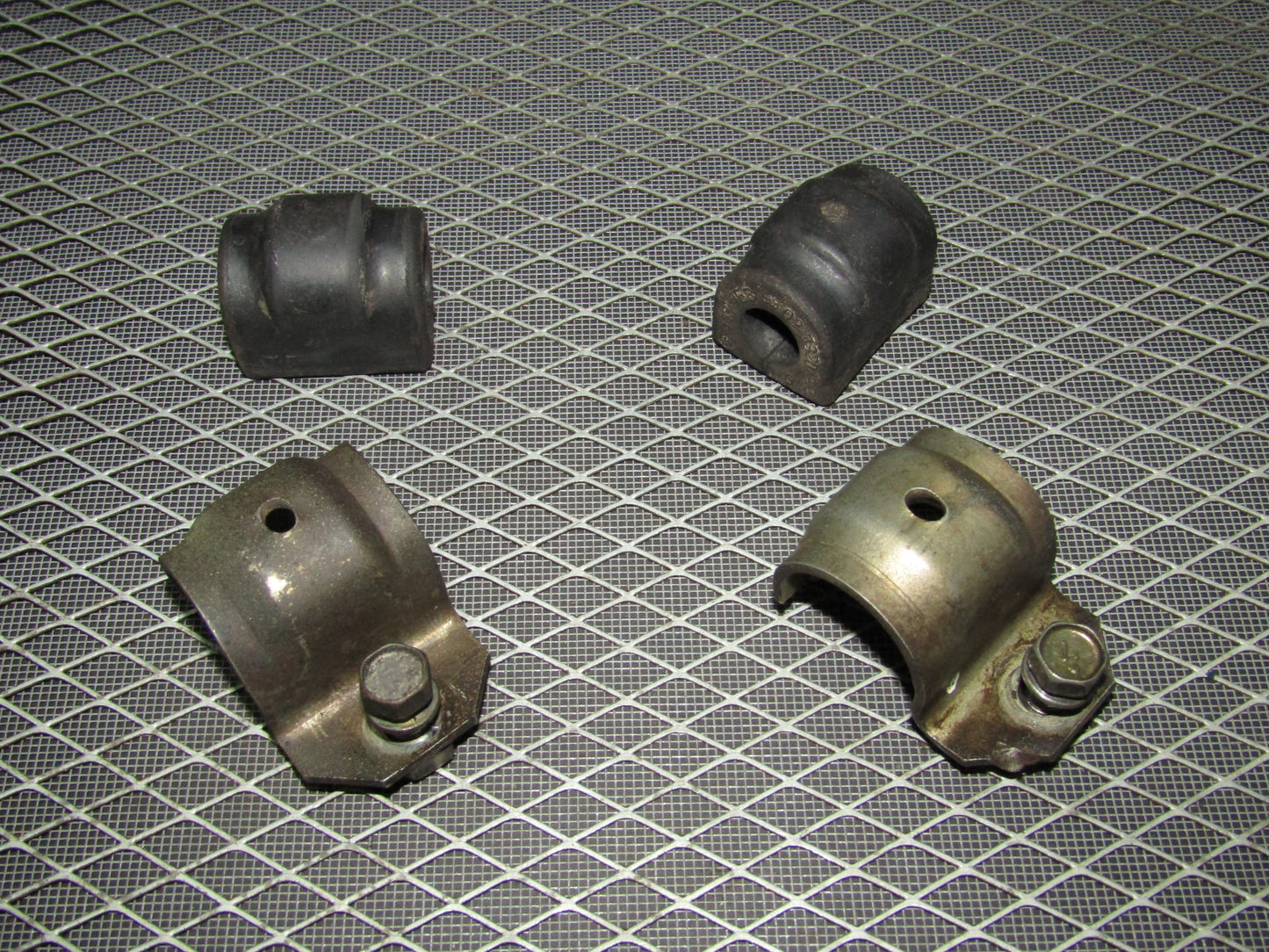 92 93 94 95 BMW 325 OEM Rear Stabilizer Bar Mount