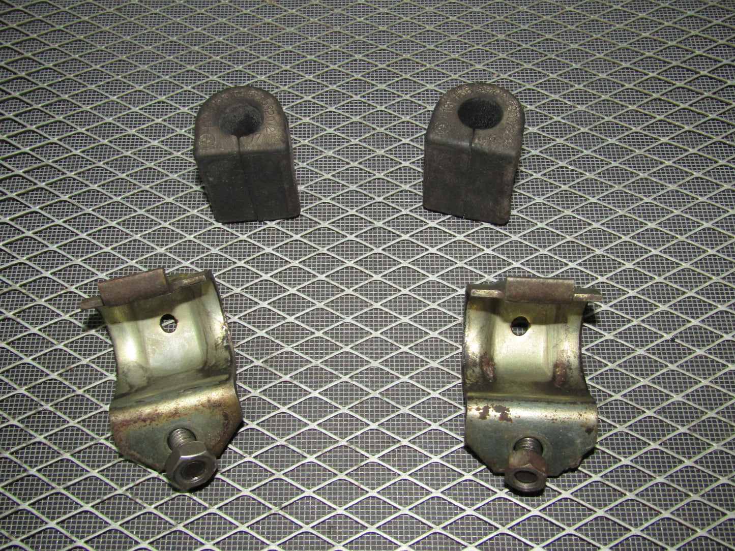92 93 94 95 BMW 325 OEM Rear Stabilizer Bar Mount