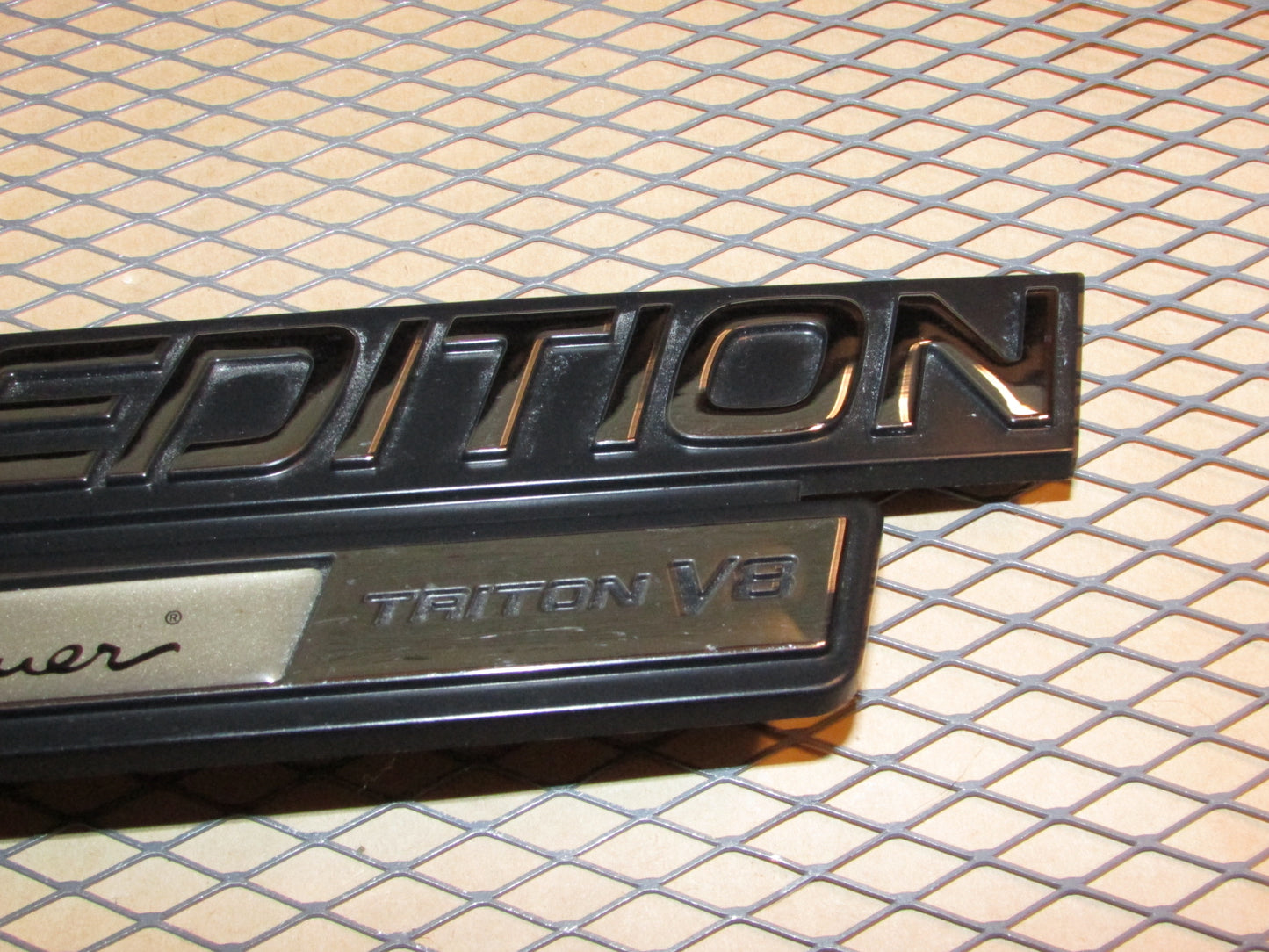 97 98 99 00 01 02 Ford Expedition OEM Front Fender Emblem Badge