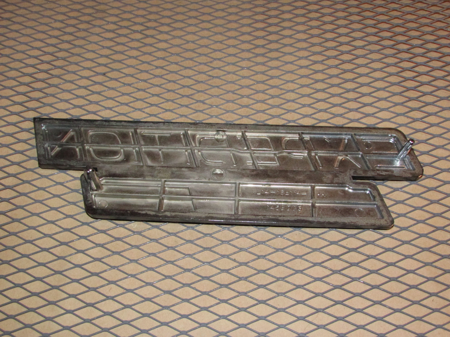 97 98 99 00 01 02 Ford Expedition OEM Front Fender Emblem Badge
