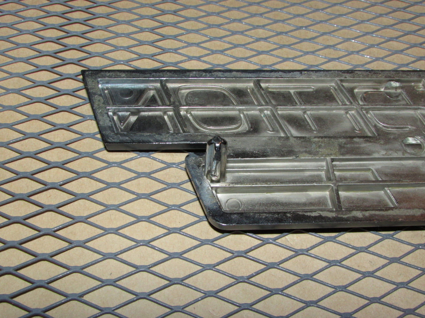 97 98 99 00 01 02 Ford Expedition OEM Front Fender Emblem Badge