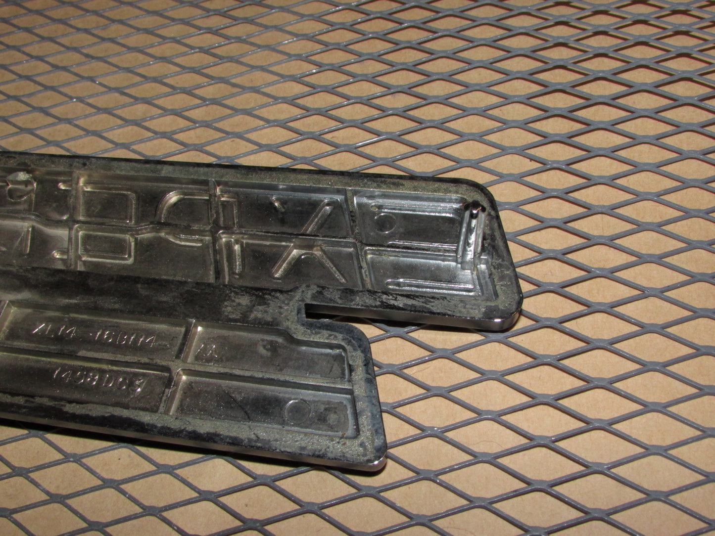 97 98 99 00 01 02 Ford Expedition OEM Front Fender Emblem Badge