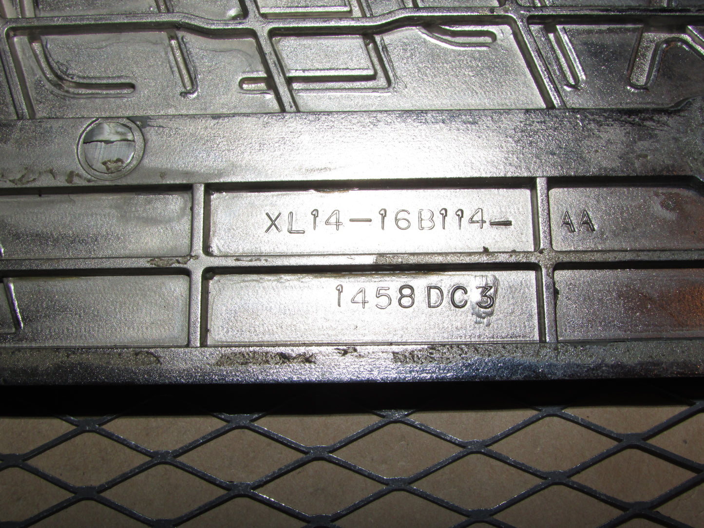 97 98 99 00 01 02 Ford Expedition OEM Front Fender Emblem Badge