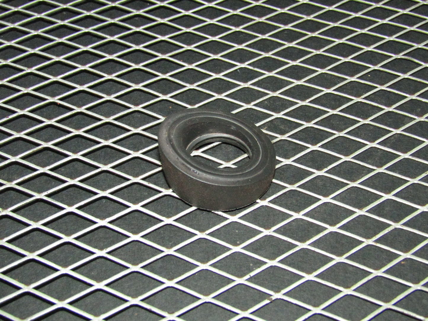 94 95 96 97 Mitsubishi 3000GT OEM Rear Wiper Motor Rubber Mount Grommet