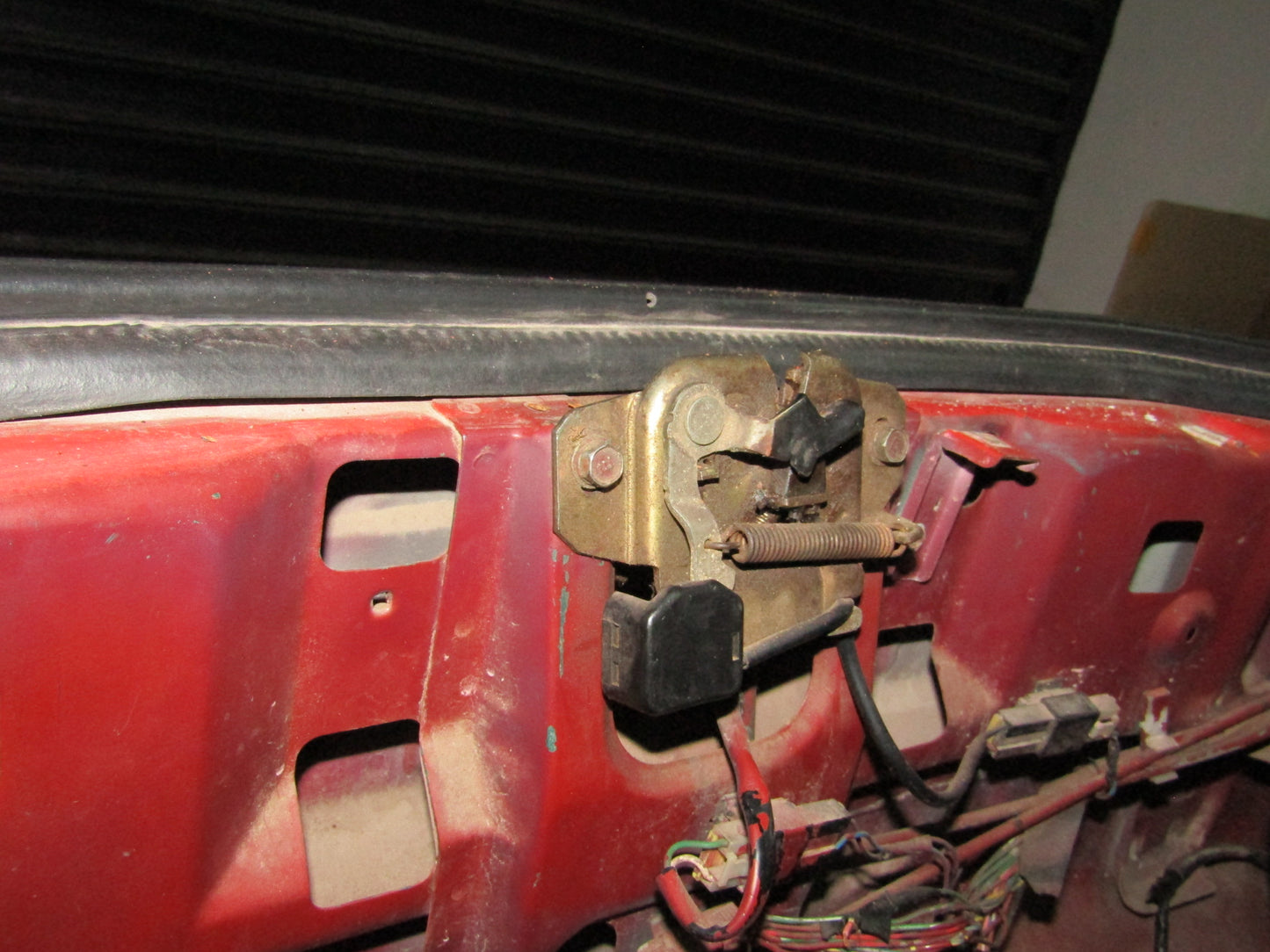 94 95 96 97 Mitsubishi 3000GT OEM Rear Trunk Latch