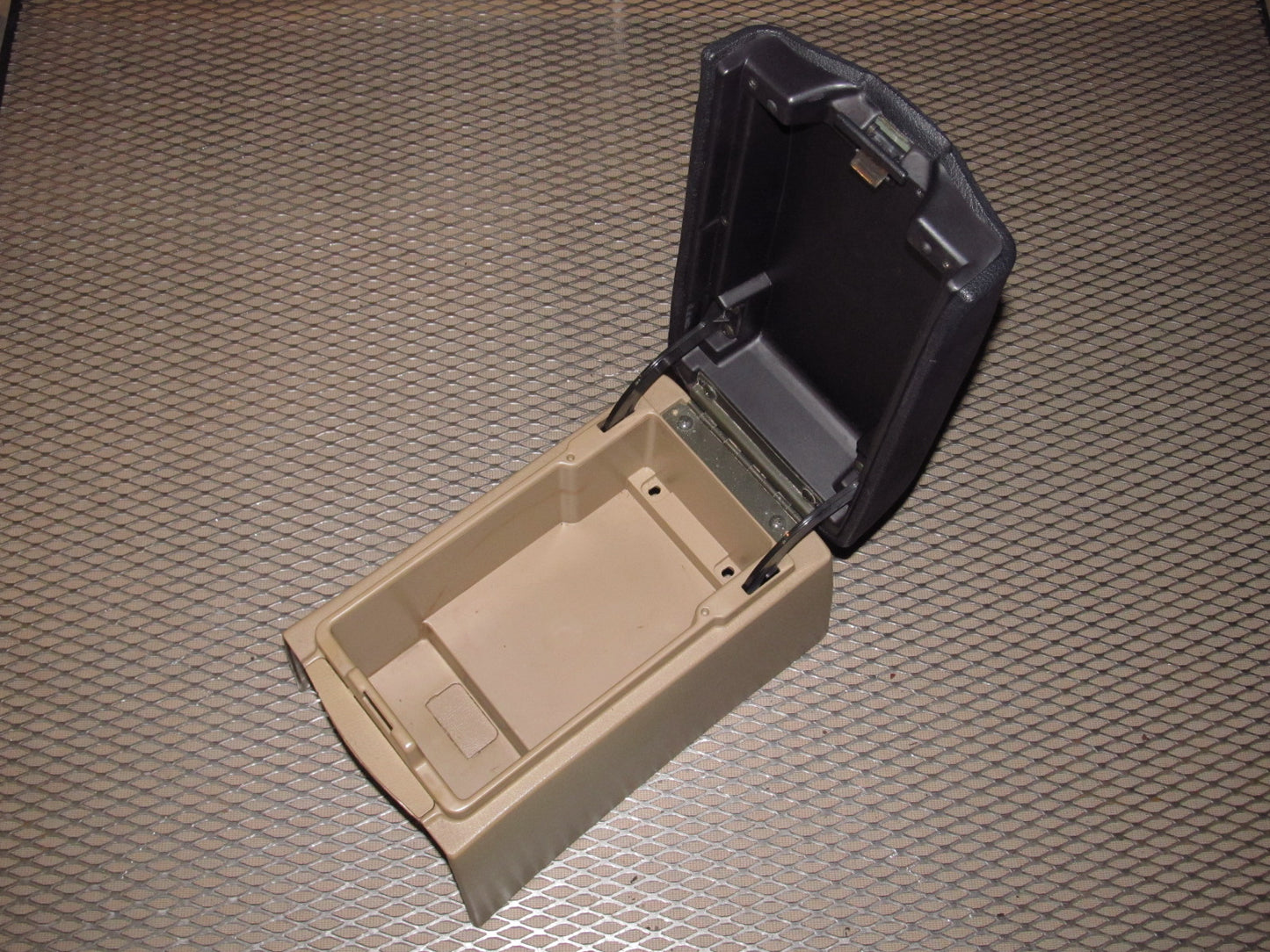 94 95 96 97 Mitsubishi 3000GT OEM Center Console & Arm Rest