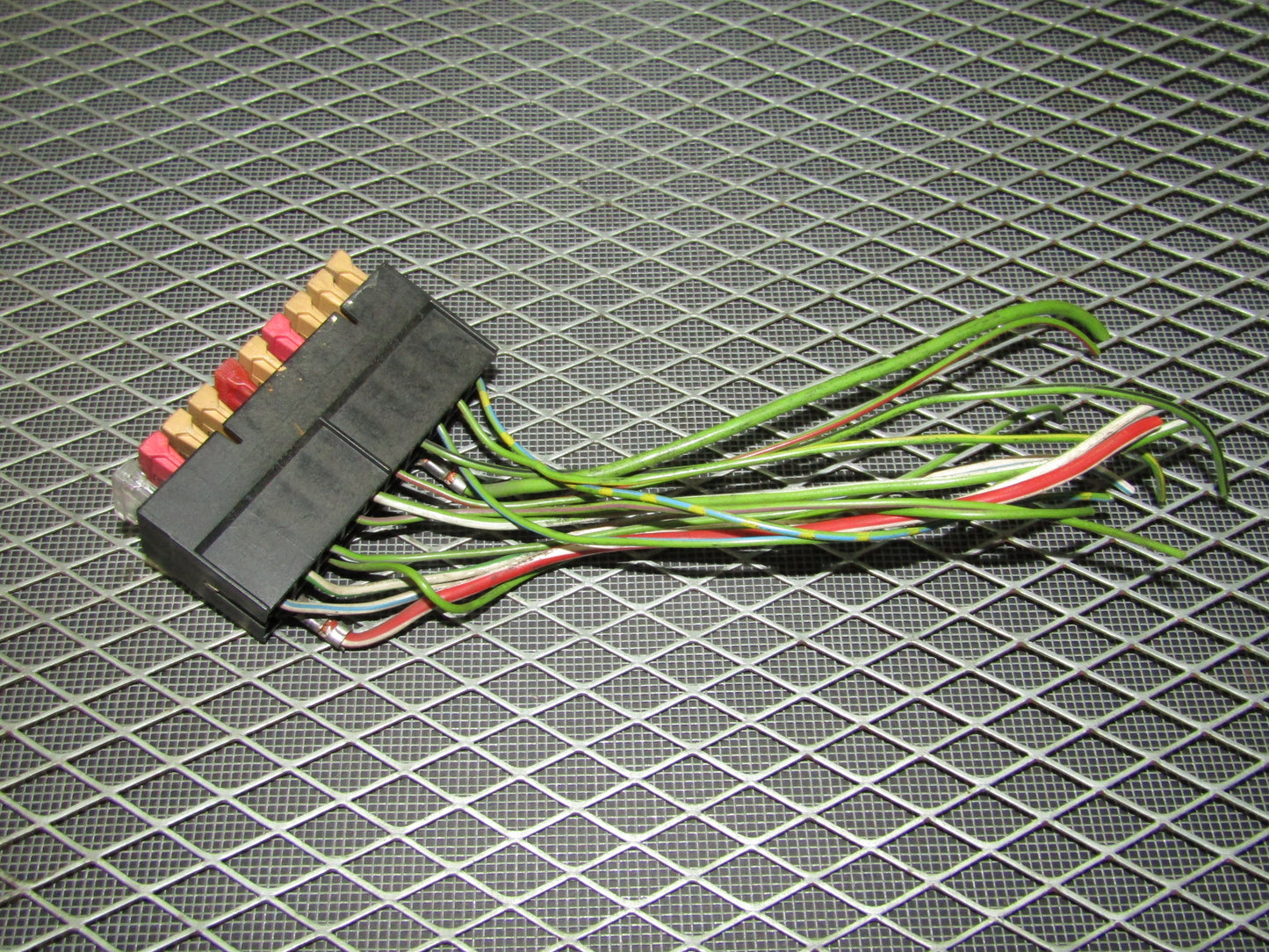 92 93 94 95 BMW 325 OEM Engine Fuse Box