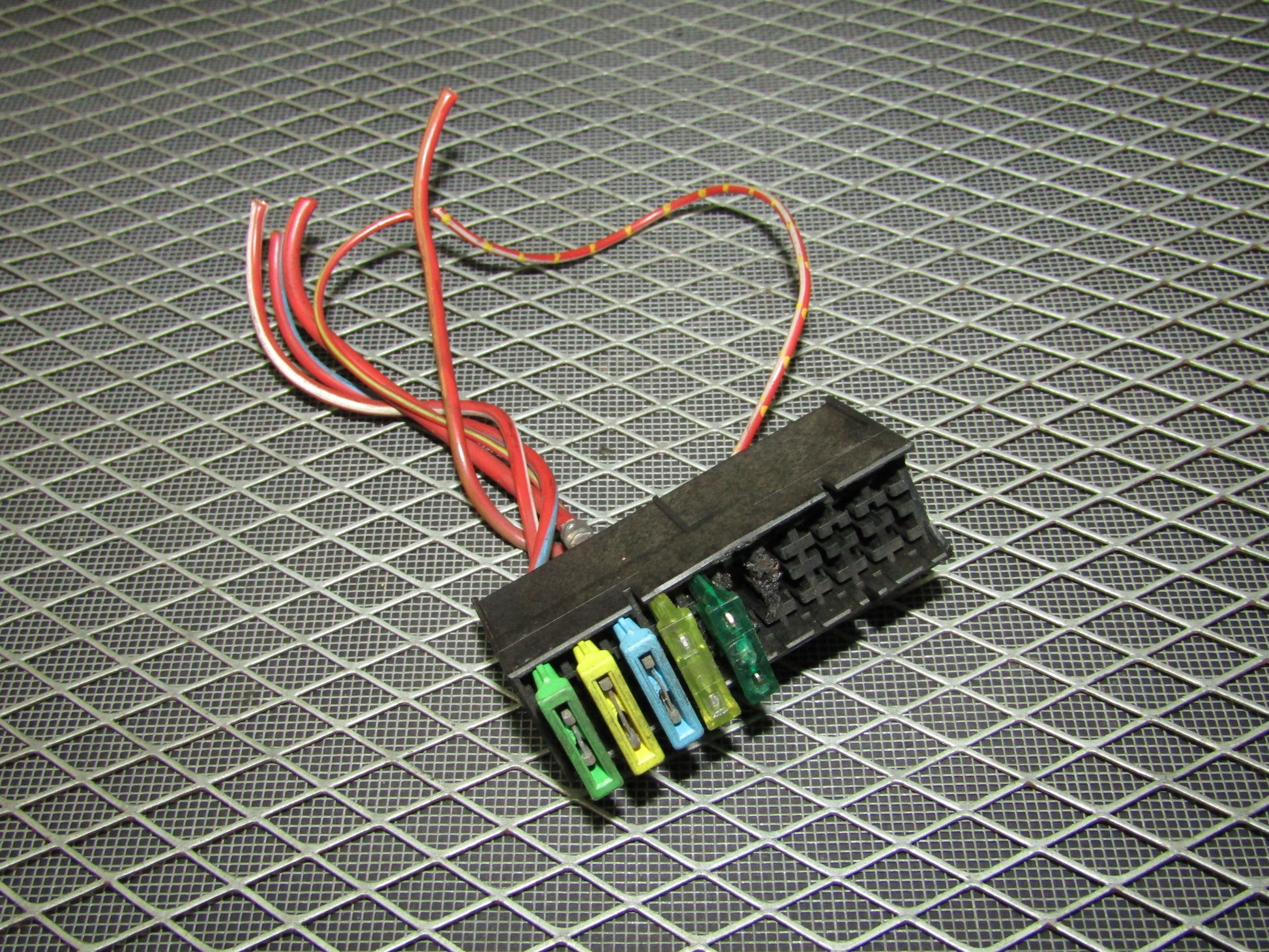 92 93 94 95 BMW 325 OEM Engine Fuse Box