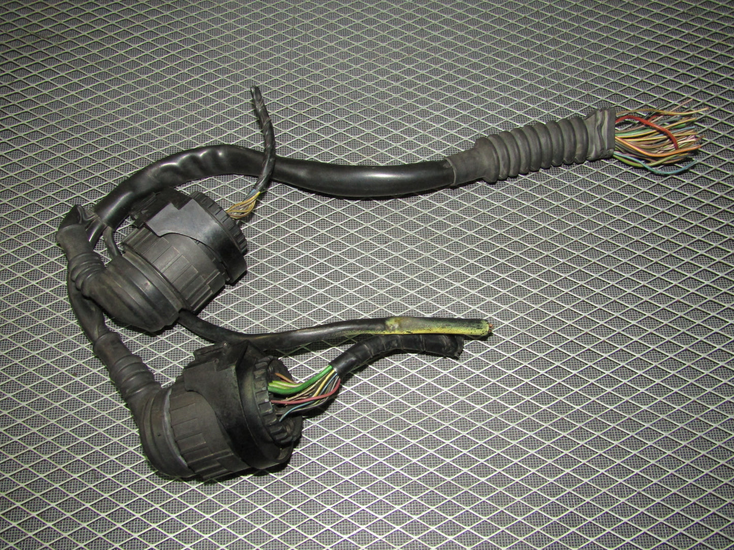 92 93 94 95 BMW 325 OEM Engine Fuse Box Connector Pigtail Harness