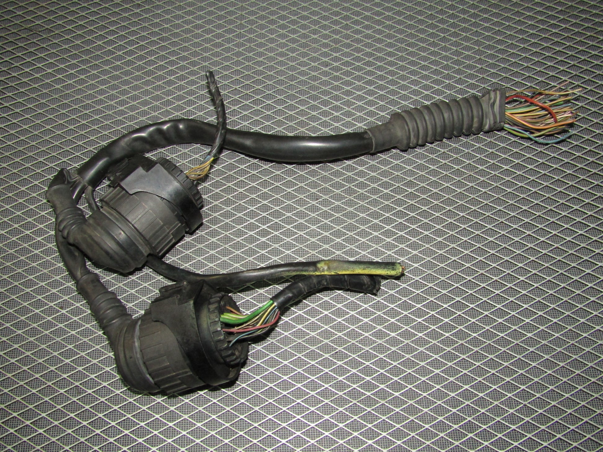 92 93 94 95 BMW 325 OEM Engine Fuse Box Connector Pigtail Harness