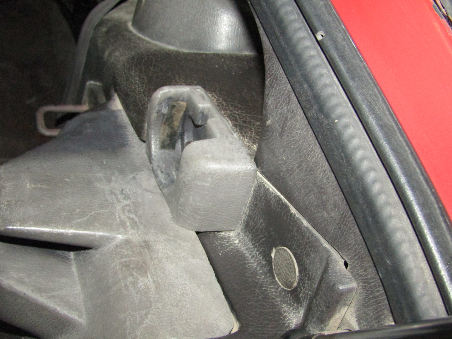 94 95 96 97 Mitsubishi 3000GT OEM Trunk Cover Roll Mount Holder - Right